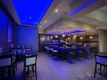 Holiday Inn & Suites Farmington Hills - Detroit NW