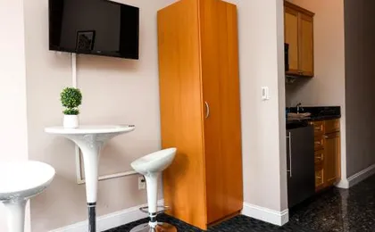 Stylish Studio in Boston Brownstone, C.Ave #21