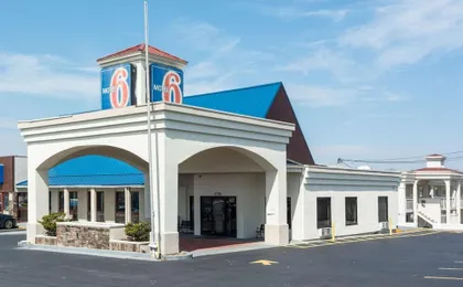 Motel 6 Calhoun