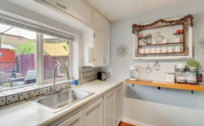 Walk to Downtown! ABQ Couple's Studio w/ Deck