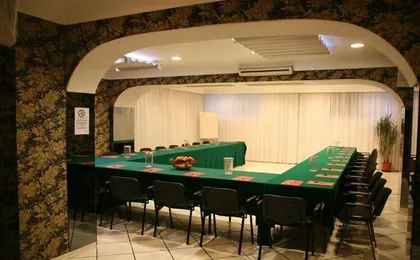 Shangrila Corsetti