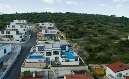 Holiday Home Olive Exclusive - 8 People, Heated Pool, Okrug Gornji, Sea View