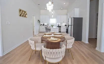 Bright and Clean 3 Bedroom Near Fun Riverwalk!