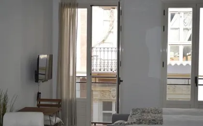 Modern studio flat close to Plaza Merced