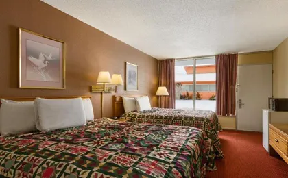 Days Inn by Wyndham White House