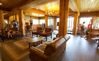 Headwaters Lodge & Cabins at Flagg Ranch
