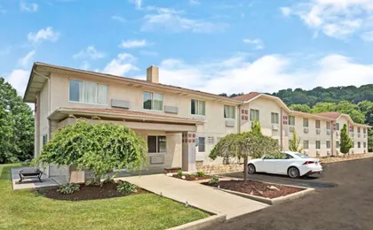 Super 8 by Wyndham Canonsburg/Pittsburgh Area