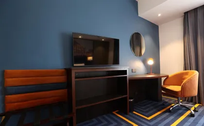 Holiday Inn Express & Suites