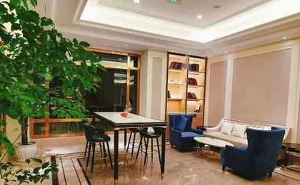 Vienna Hotel（Chongqing West Station Front Square）