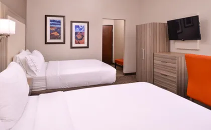 Holiday Inn Express & Suites Williams