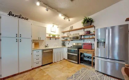 Pool & Patio Access: Breezy Getaway in Palm Harbor