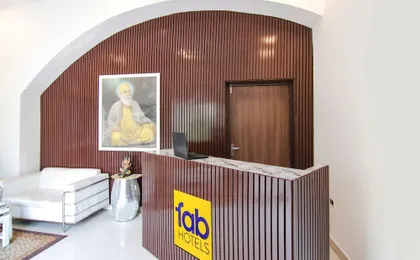 Fabhotel Signature Luxe Inn