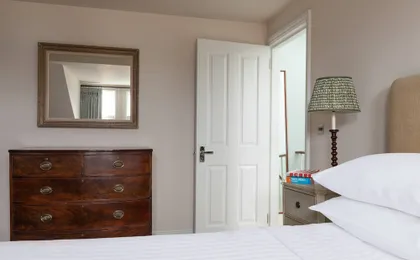 Granard Road by Onefinestay