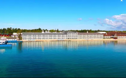 Hamilton Inn Select Beachfront