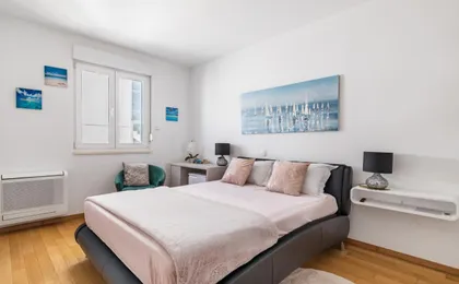 Bacvice - 2 Br , Terrace,3 Air Conditioners, Parking,Elevator 3 Minutes To the Beach