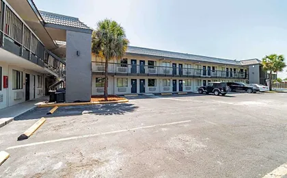 Motel 6 Tampa, Fl