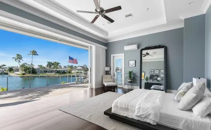 Marco Polo by Avantstay Waterfront 5bdr, Pool, Spa, Fire Pit, Walk to Beach