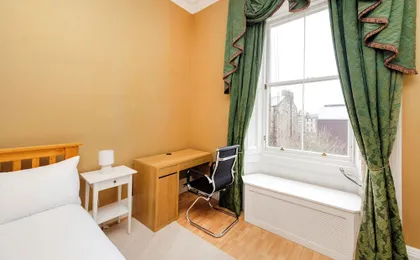Stylish Southside Flat Near Old Town
