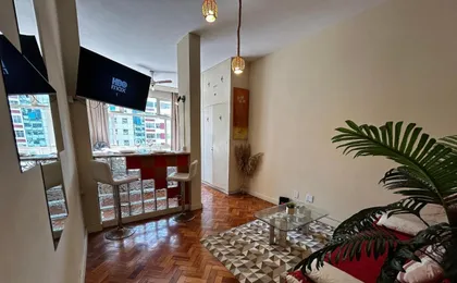 Apartamento Em Copacabana Com Vista Lateral Do Mar