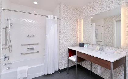 Holiday Inn Hotel & Suites Farmington Hills Detroit Nw