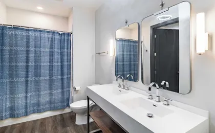 Downtown Nashville 2BR Condo Balcony & Parking Near Broadway