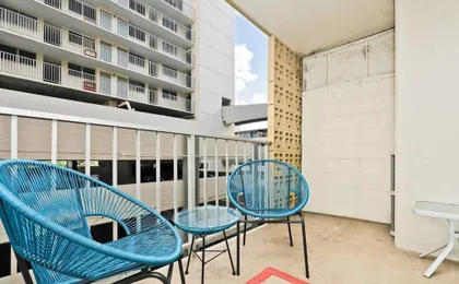 Large 2br/2ba Steps To Waikiki Beach by Domio