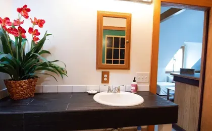 Upstairs 1Br Beach Apartment in the Heart of the Vibe District 5 Minute Stroll to Beach 1480