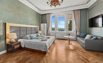 Villa Muenz Luxurious Residence