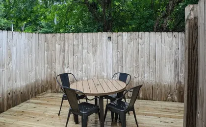 Townhouse Private Patio Close to Everything