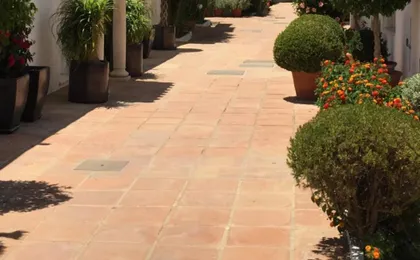 Villa Overlooking Beach , Central, Quiet, Parking, Swimming Pool