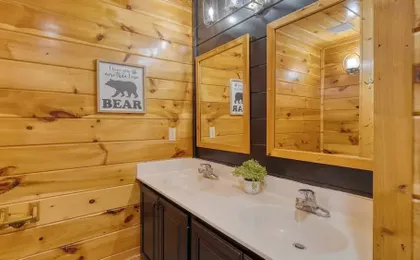 Game Room, Hot Tub & 3 Decks w/ Smoky Mountain Views Raccon Ridge by Avantstay