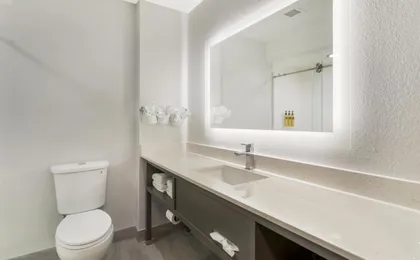Best Western Plus First Coast Inn & Suites