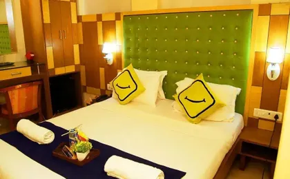 Stay Vista Rooms near Marine Drive