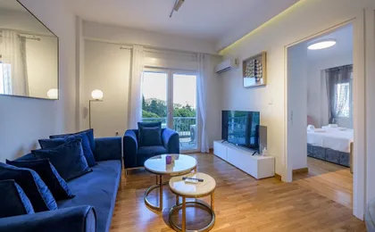 Lush Sapphire Apt in the Heart of Athens