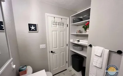 Charming, Pet-friendly Lake Retreat