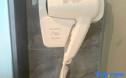 iu hotel (Chongqing Guanyin Bridge Pedestrian Street Metro Station)
