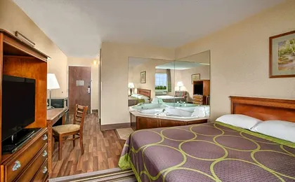 Super 8 by Wyndham Grayville