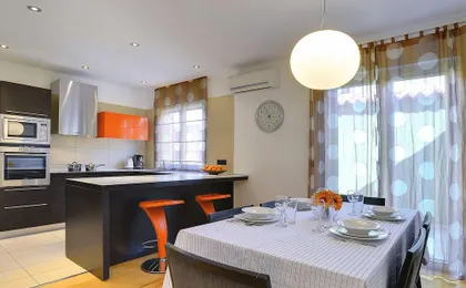 Modern Holiday Home with Swimming Pool, Terrace with Bbq, Near the Center of Pula