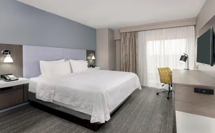 Hampton Inn & Suites Kansas City-Country Club Plaza