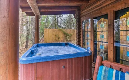 Gatlinburg Log Cabin w/ Hot Tub & Mountain Views!