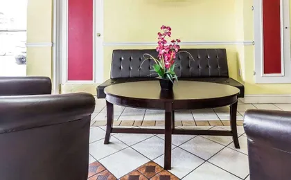 Econo Lodge Inn & Suites Matthews - Charlotte