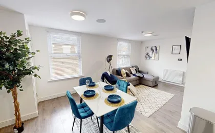5 TVs 10 Mins to City 2 Showers Parking