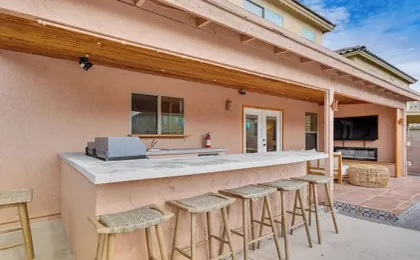 Gorgeous Green Valley Home: Patio & Private Pool!