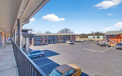 12 Oaks Hotel