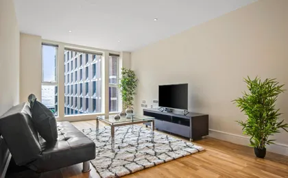 One Bed Serviced Apartment Near South Bank by Mysquare