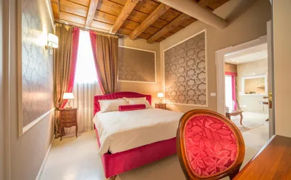 Lady Capulet Apartments