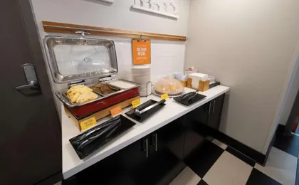 Hampton Inn & Suites Dupont