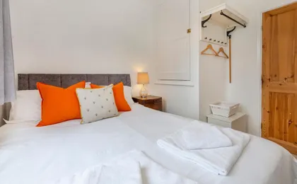 Woodlea House with Free Parking
