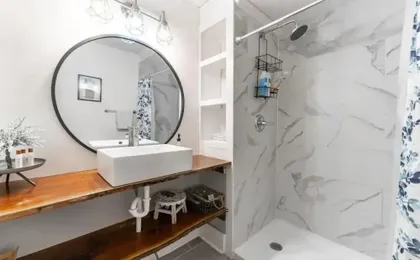 Spacious Duplex for 14 in Downtown