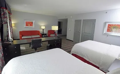Hampton Inn & Suites Albany At Albany Mall